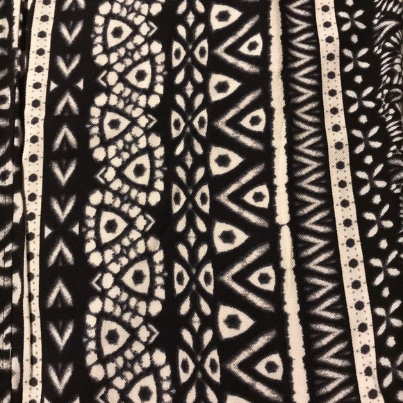Time And Tru Black/White Mosaic Like Print Pant - Picture 7 of 7